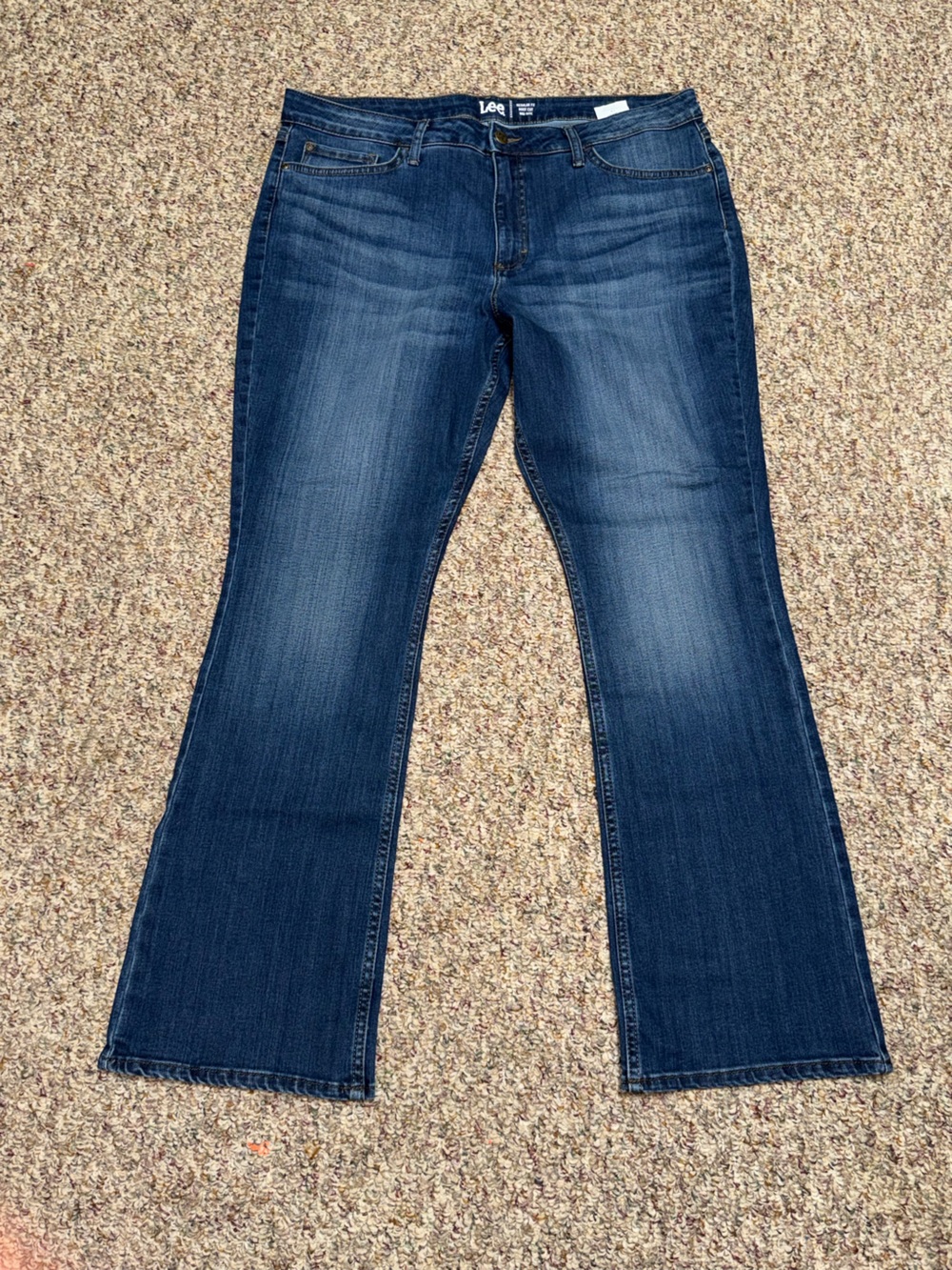 NWT Lee Women's size 18, 18M bootcut Jeans in Dark Blue Wash
